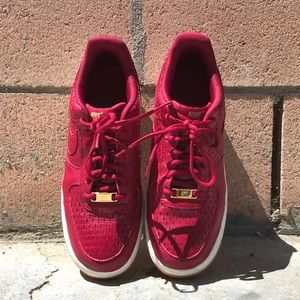 Nike AF1 ‘07 in noble red